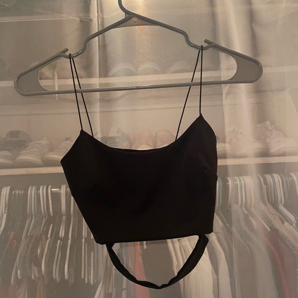 Cropped tank with slit